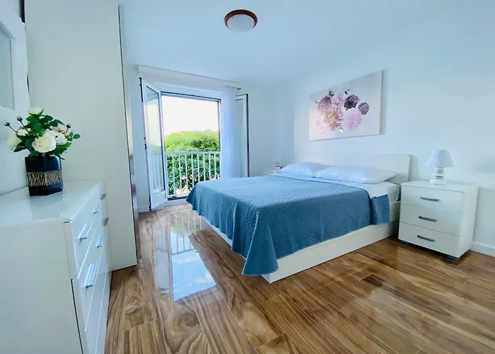 Apartman Postira Apartment *