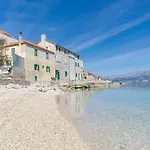 Apartman Postira
